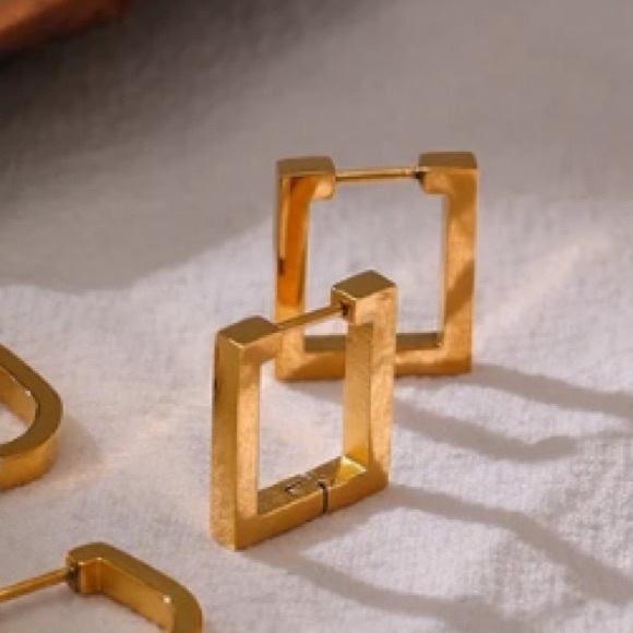 💛18K gold plated square earrings - Picture 5 of 5